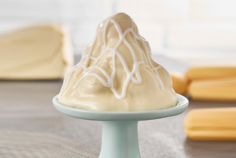 Beyaz Çikolatalı Profiterol Pasta