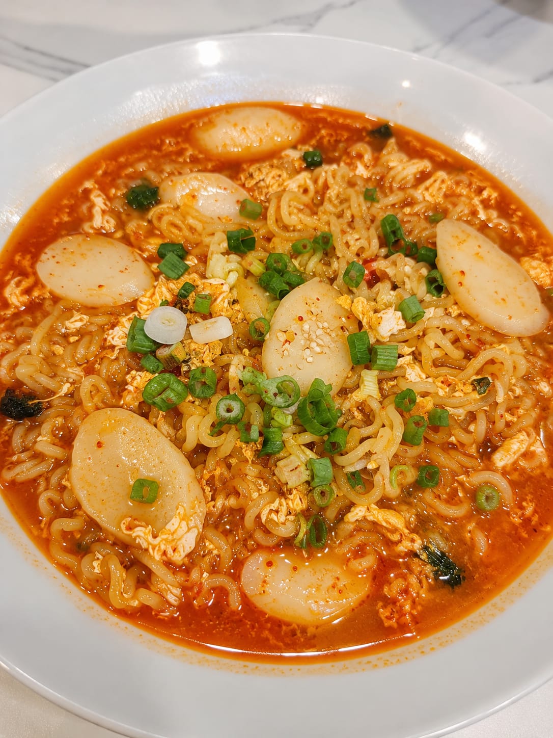 TTeok Ramyeon (Pirinç Kekli Kore Eriştesi / Rice Cake Ramyeon)